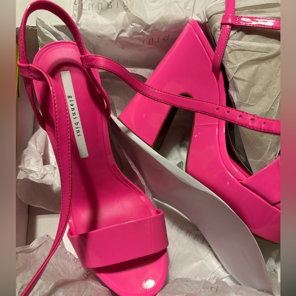 Lexey Leather Ankle Strap Platform Dress Sandals Gianni Bini,